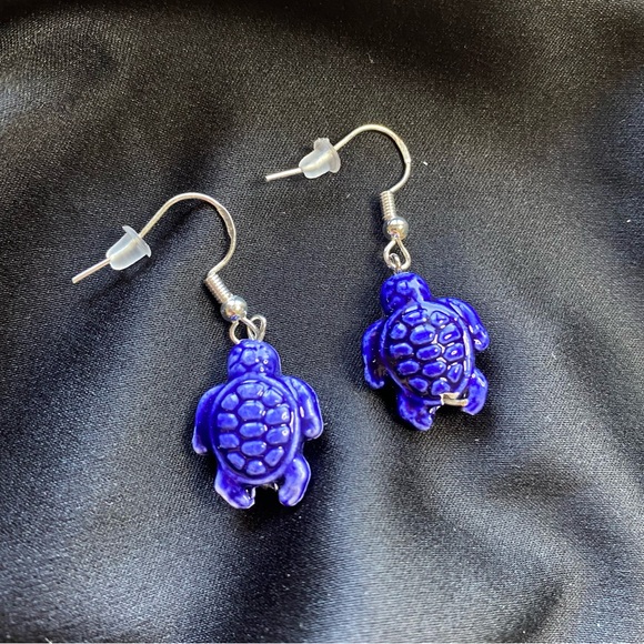 Blue Willow Boutique Earrings - Picture 2 of 4